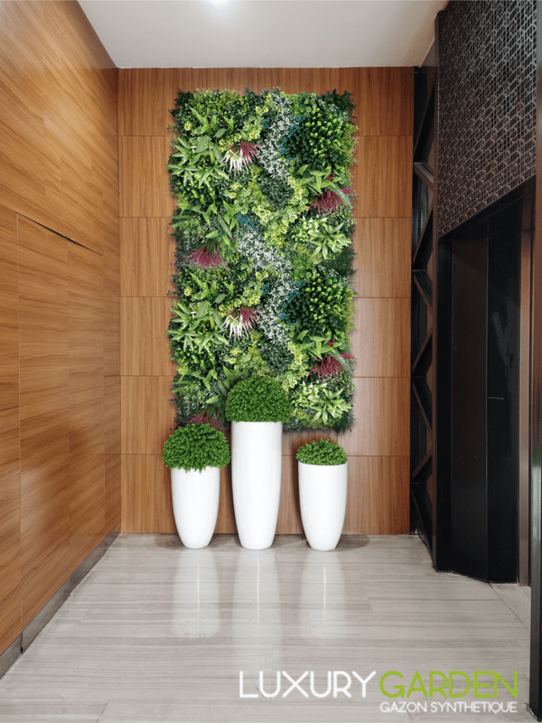 Installation dans une entrée du mur végétal artificiel Luxury