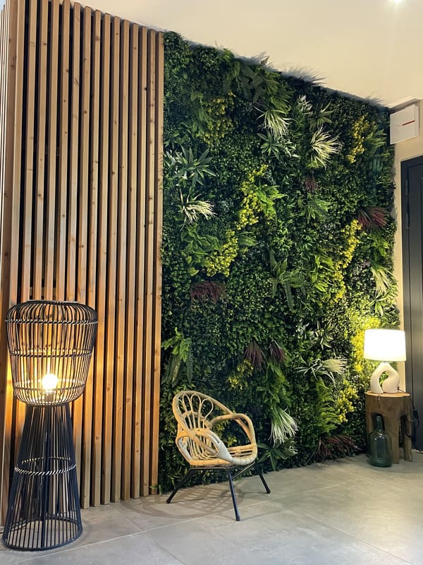 Installation de mur végétal artificiel Tendance dans une entrée