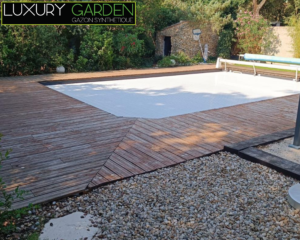 Tour de piscine avant la pose