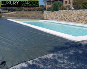 Terrain nivelé et avec installation du géotextile