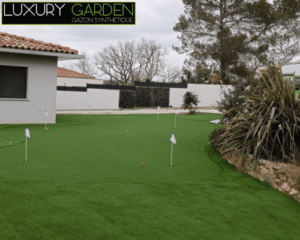 Installation de gazon synthétique à Nice