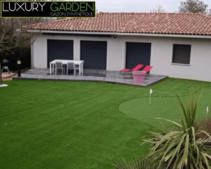 Installation de gazon synthétique à Nice