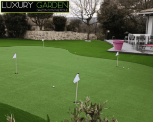 Installation de gazon synthétique à Nice