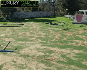 Installation de gazon synthétique à Nice
