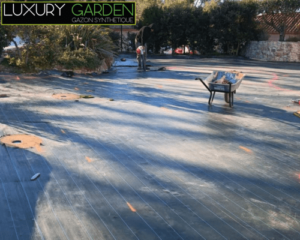 Installation de gazon synthétique à Nice